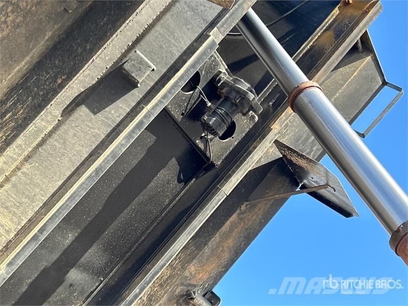 Mack GR64F 8x4 Tri/A Dump Truck Kipper