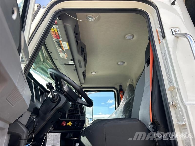 Mack GR64F 8x4 Tri/A Dump Truck Kipper