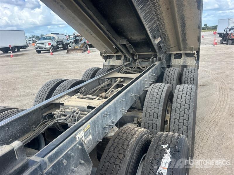 Mack GR64F 8x4 Tri/A Dump Truck Kipper