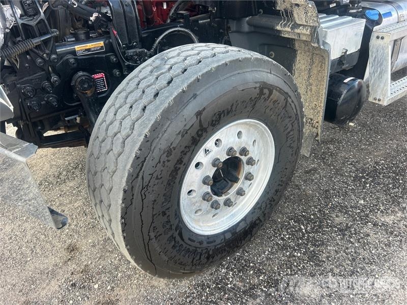 Mack GR64F 8x4 Tri/A Dump Truck Kipper