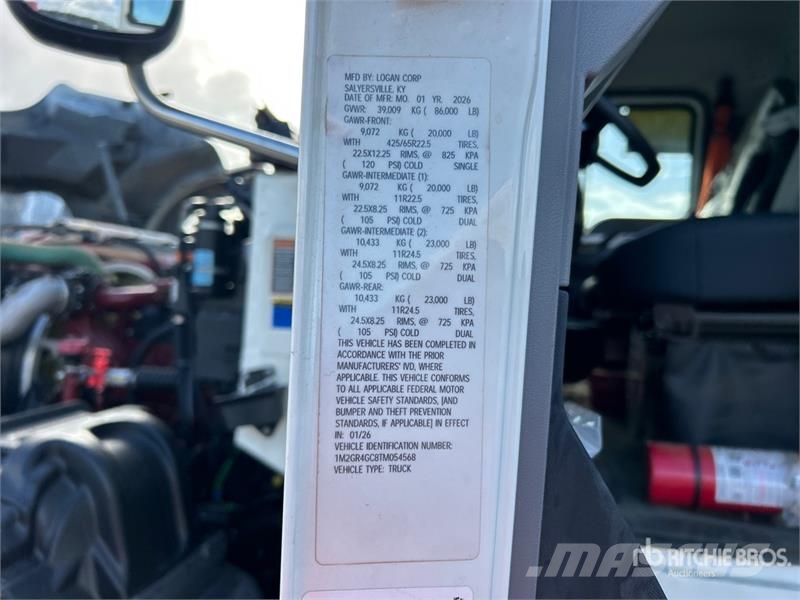 Mack GR64F 8x4 Tri/A Dump Truck Kipper