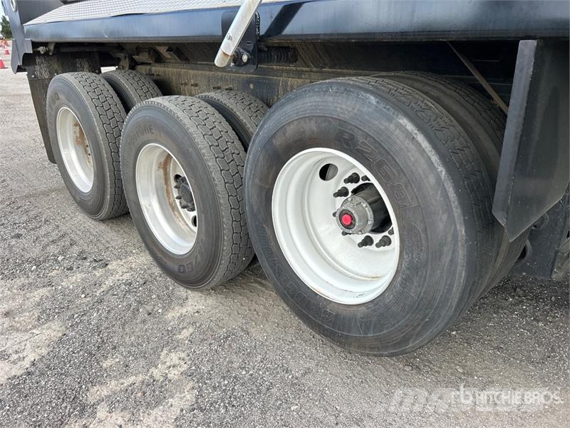Mack GR64F 8x4 Tri/A Dump Truck Kipper
