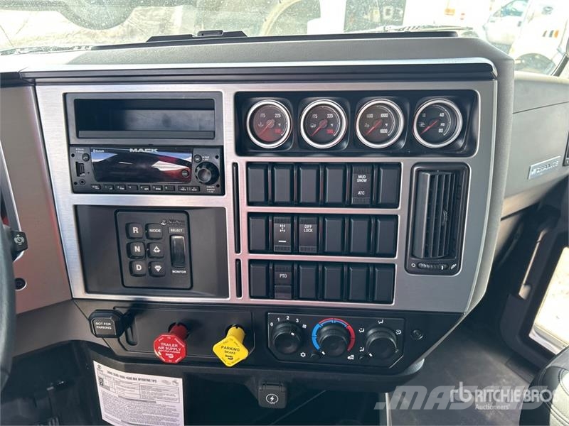 Mack GR64F 8x4 Tri/A Dump Truck Kipper