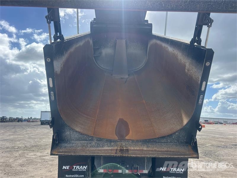 Mack GR64F 8x4 Tri/A Dump Truck Kipper