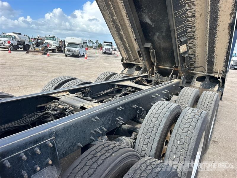 Mack GR64F 8x4 Tri/A Dump Truck Kipper