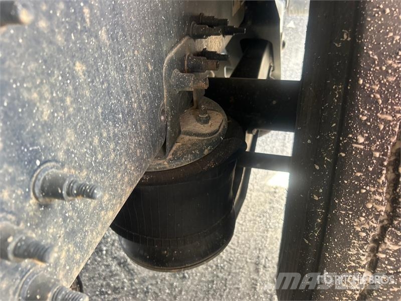 Mack GR64F 8x4 Tri/A Dump Truck Kipper