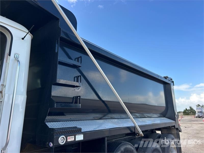 Mack GR64F 8x4 Tri/A Dump Truck Kipper