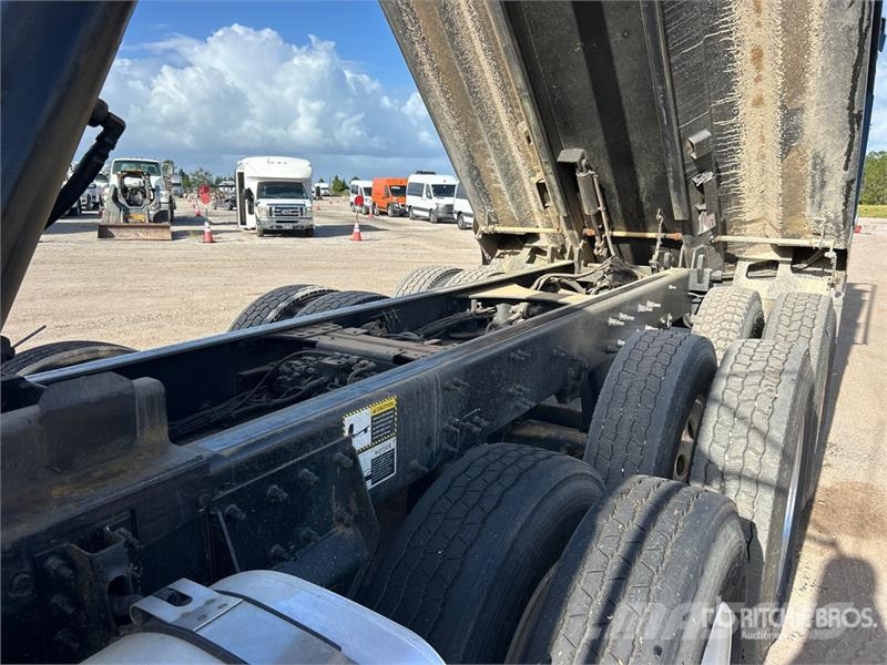 Mack GR64F 8x4 Tri/A Dump Truck Kipper