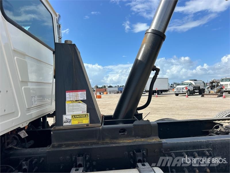 Mack GR64F 8x4 Tri/A Dump Truck Kipper
