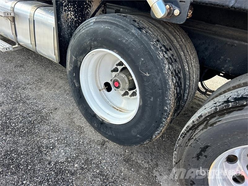 Mack GR64F 8x4 Tri/A Dump Truck Kipper