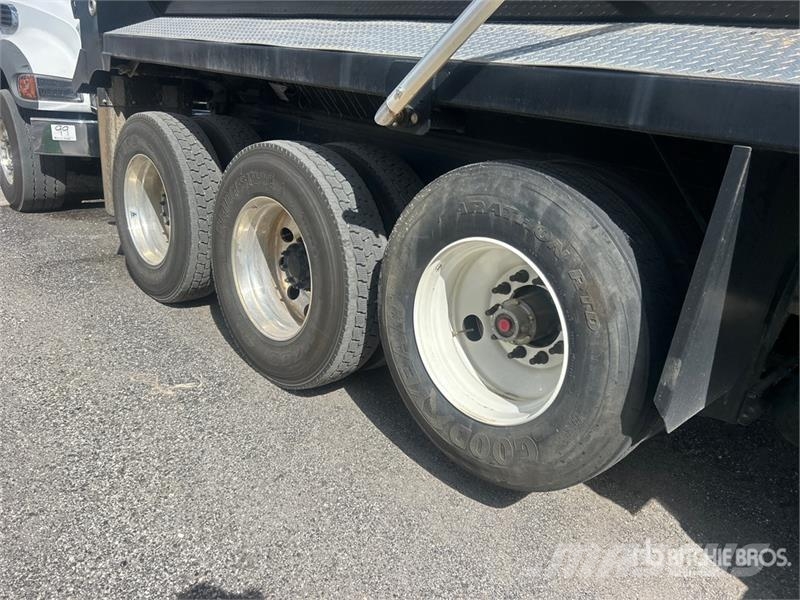 Mack GR64F 8x4 Tri/A Dump Truck Kipper