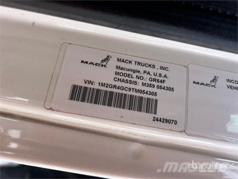 Mack GR64F 8x4 Tri/A Dump Truck Kipper