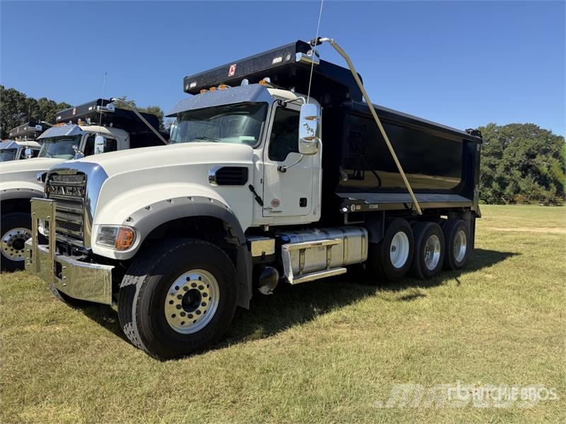 Mack GR64F Tri/A Dump Truck Tippbil