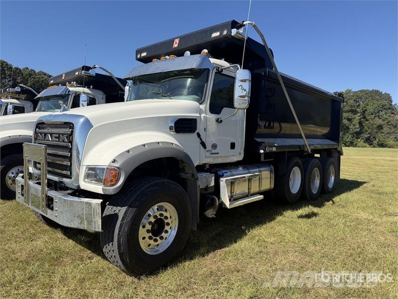 Mack GR64F Tri/A Dump Truck Tippbil