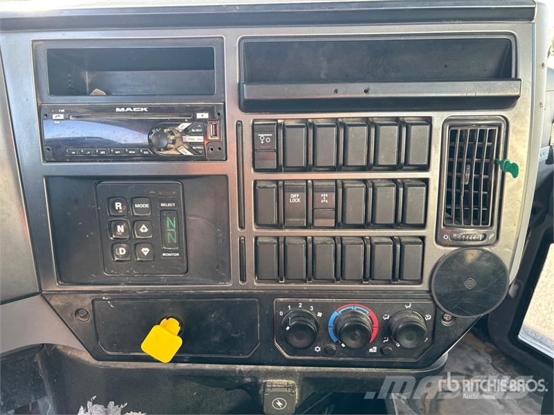 Mack GR84F 10x4 Mixer Truck Camion malaxeur