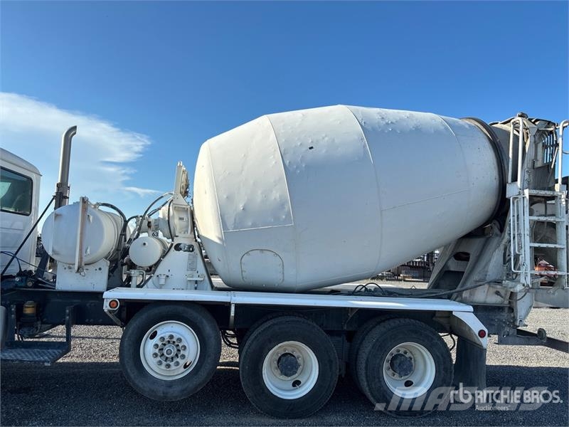 Mack GR84F 10x4 Mixer Truck Camion malaxeur