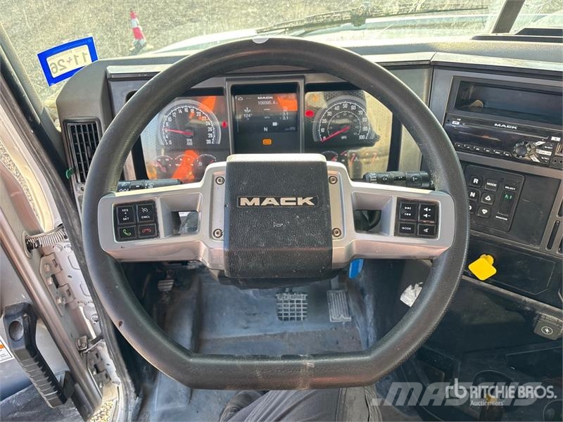 Mack GR84F 10x4 Mixer Truck Camion malaxeur