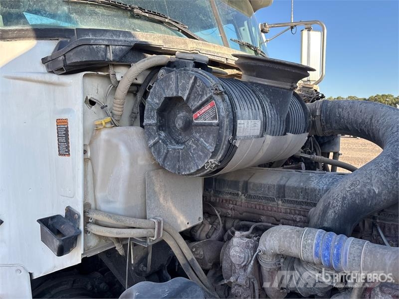 Mack GR84F 10x4 Mixer Truck Camion malaxeur