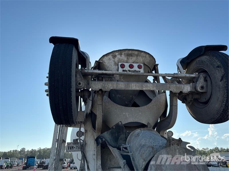 Mack GR84F 8x4 Mixer Truck Concrete trucks