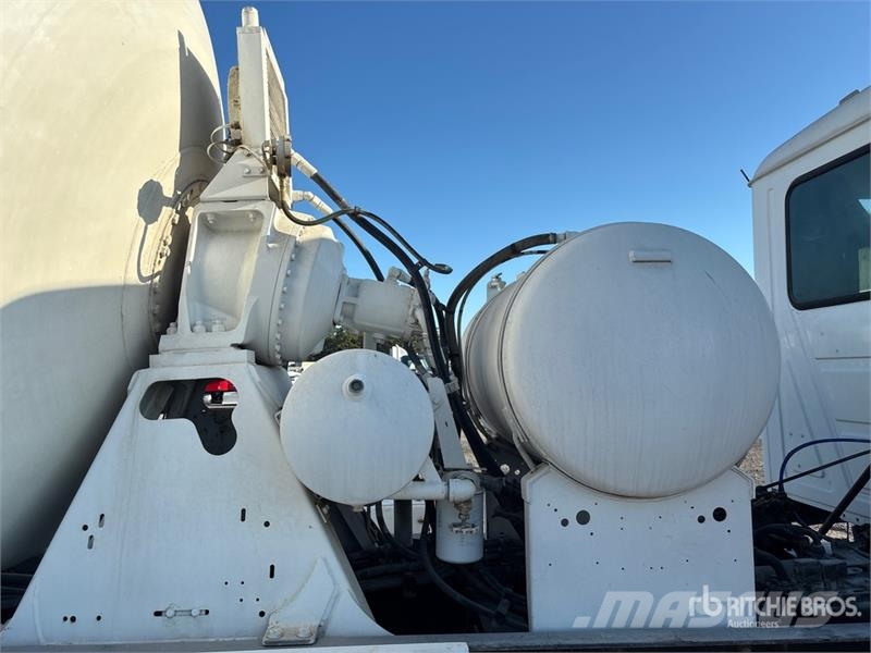 Mack GR84F 8x4 Mixer Truck Concrete trucks