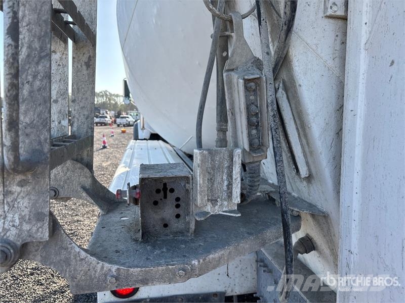 Mack GR84F 8x4 Mixer Truck Concrete trucks