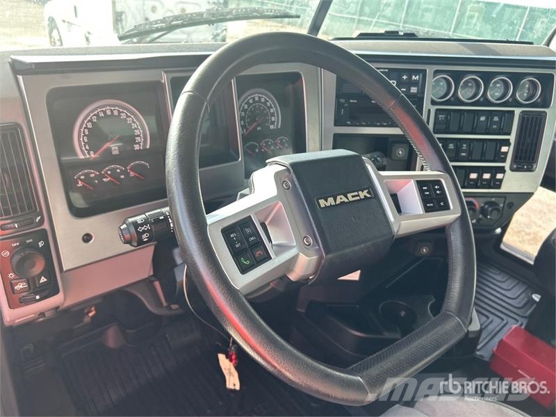 Mack GR84F 8x4 Tri/A Dump Truck Lastbiler med tip
