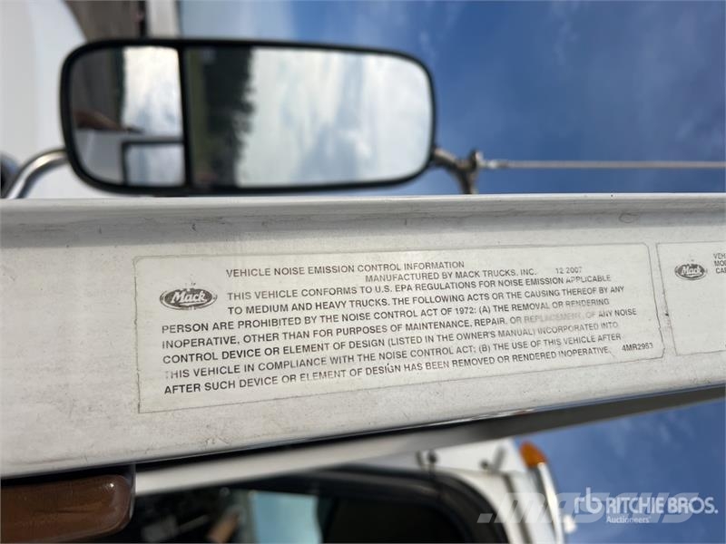 Mack Granite شاحنات قلابة