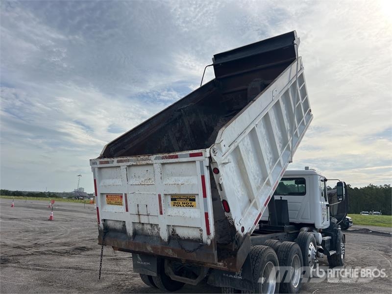 Mack Granite شاحنات قلابة