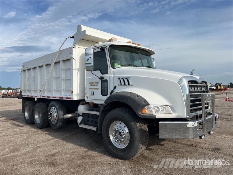 Mack Granite شاحنات قلابة