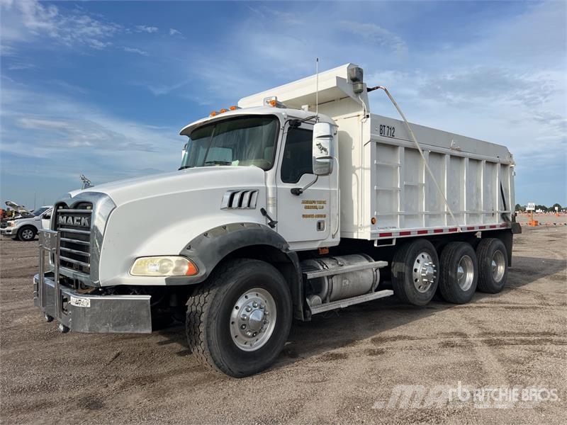 Mack Granite شاحنات قلابة