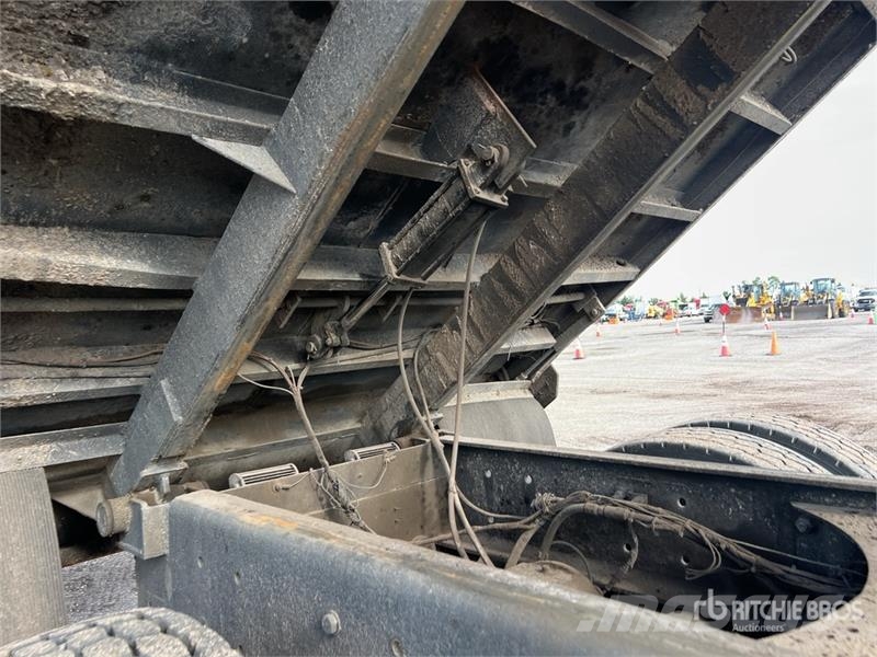 Mack Granite شاحنات قلابة