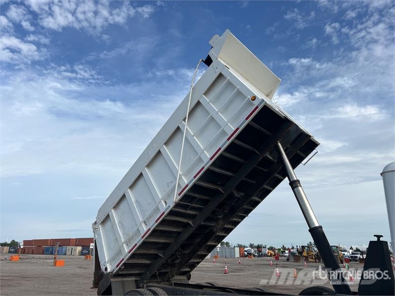 Mack Granite شاحنات قلابة