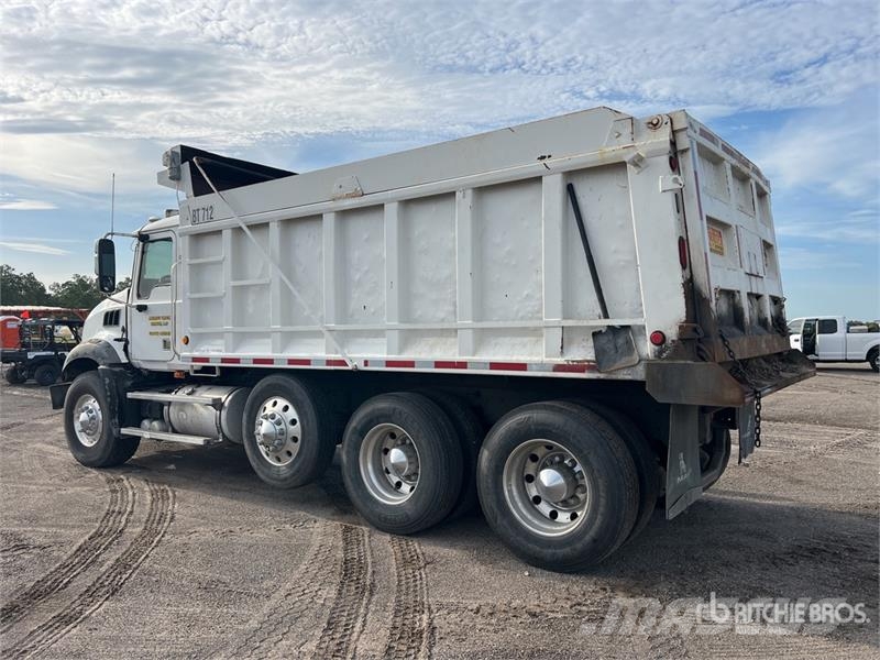 Mack Granite شاحنات قلابة
