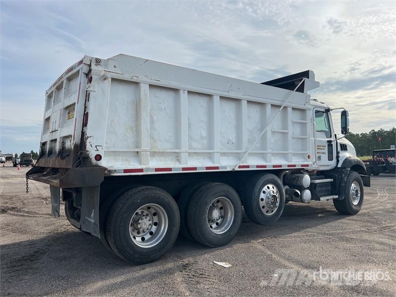 Mack Granite شاحنات قلابة