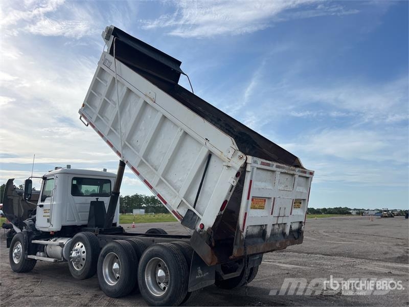 Mack Granite شاحنات قلابة