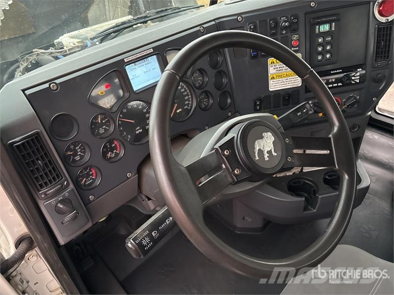 Mack GU533 Kipplader
