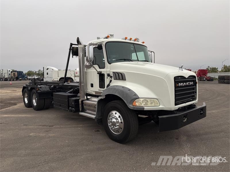 Mack GU533 Kipplader