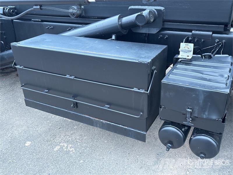 Mack GU533 Kipplader