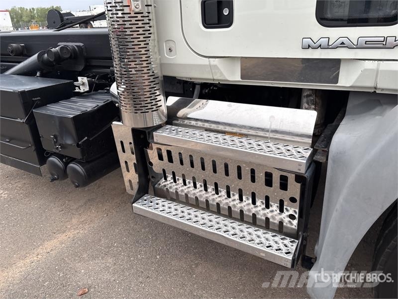 Mack GU533 Kipplader