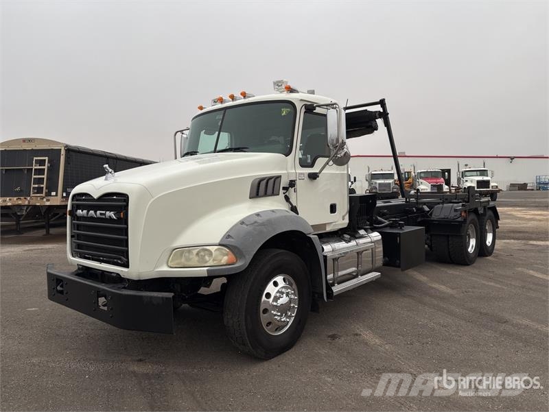 Mack GU533 Kipplader