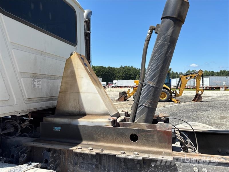 Mack GU713 Bañeras basculantes usadas
