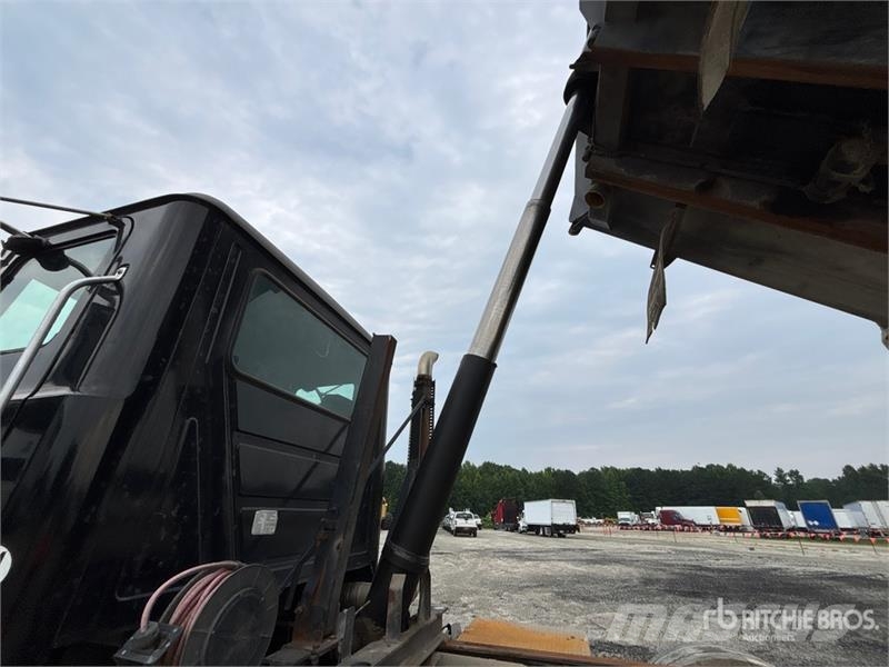 Mack GU713 Tipper trucks