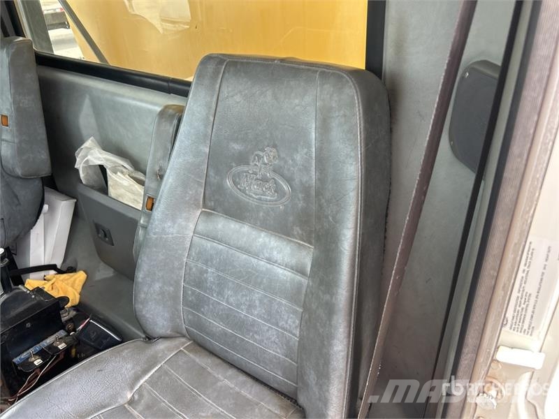 Mack GU713 Tippbilar