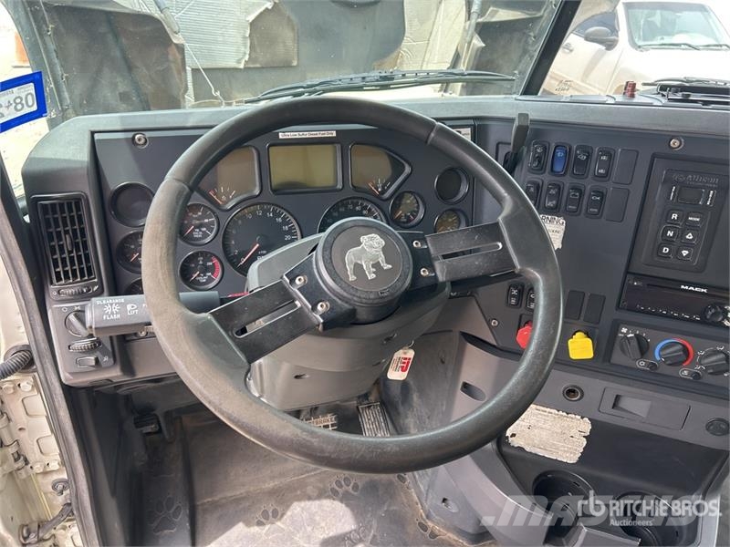 Mack GU713 Tippbilar