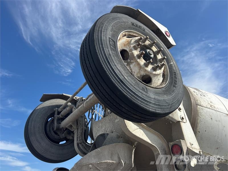 Mack GU713 Beton-Mischfahrzeuge
