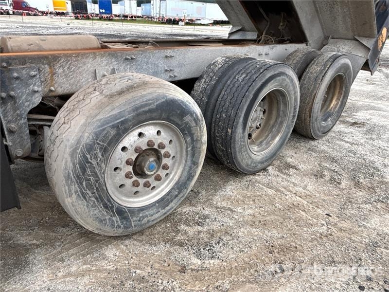 Mack GU713 Tipper trucks