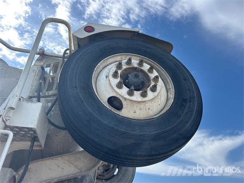 Mack GU713 Beton-Mischfahrzeuge