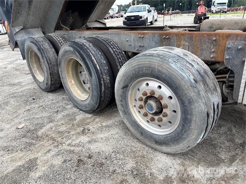 Mack GU713 Tipper trucks