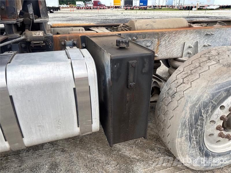 Mack GU713 Tipper trucks