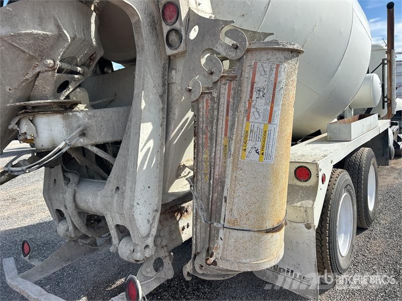 Mack GU713 Beton-Mischfahrzeuge